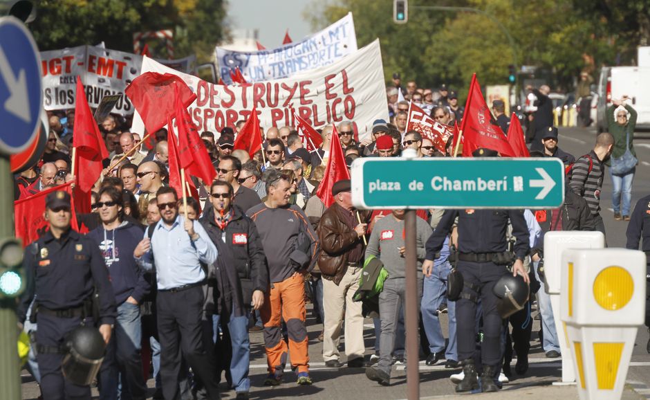 Manifestacin de la plantilla de la EMT por un transporte pblico y de calidad 26/11/2015