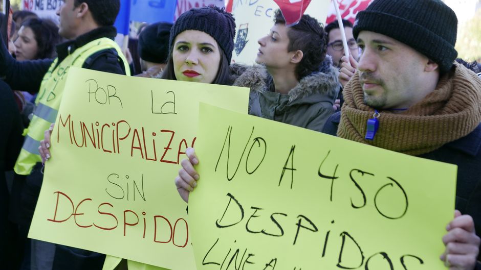 Concentracin de trabajadoras de Linea Madrid en Cibeles