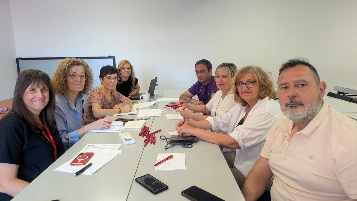 Reunin entre una representacin de la Comisin Ejecutiva de CCOO de Madrid con representantes de sectores afectados por la situacin del aeropuerto