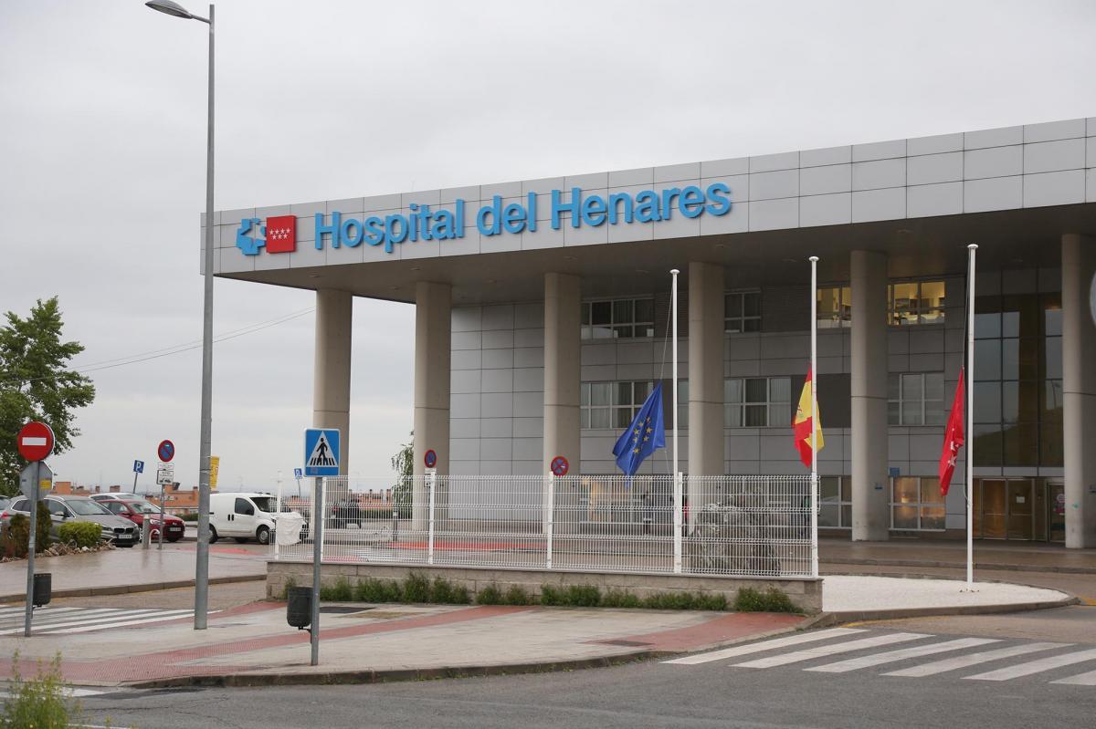 Puerta de entrada del Hospital del Henares
