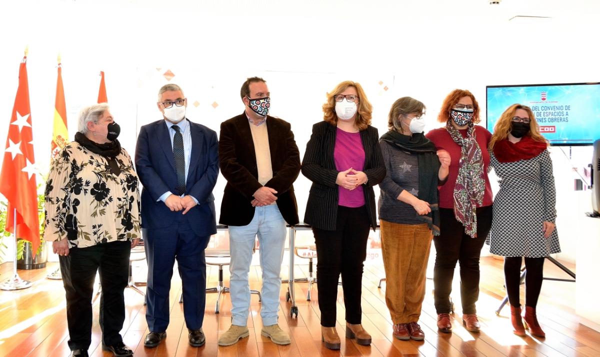 Firma de la cesin del local de CCOO en Alcorcn