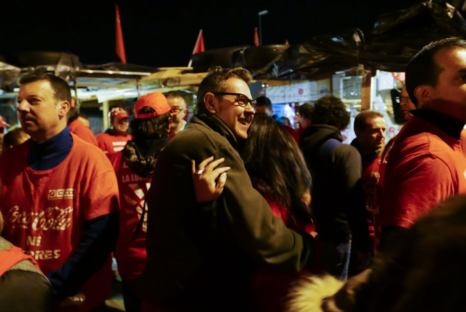 Los trabajadores de Coca Cola entran a trabajar en la fbrica tras ms de un ao de lucha