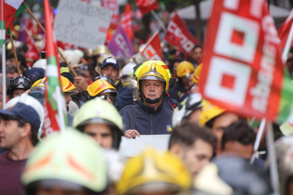 Manifestacin en Madrid por una regulacin estatal consensuada para los bomberos