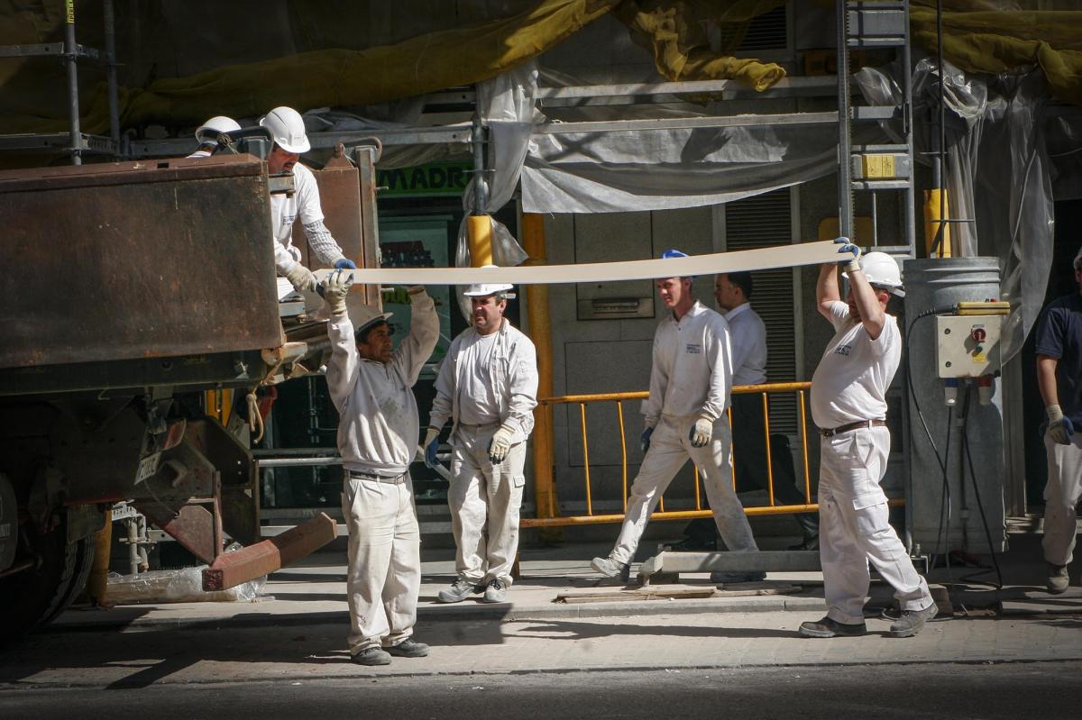 Trabajadores en una obra en Madrid