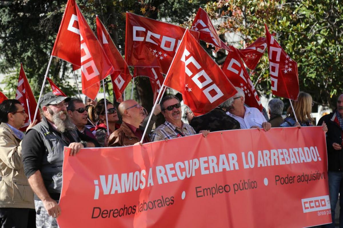 Concentracin frente al Congreso de los Diputados en la campaa #RecuperarloArrebatado