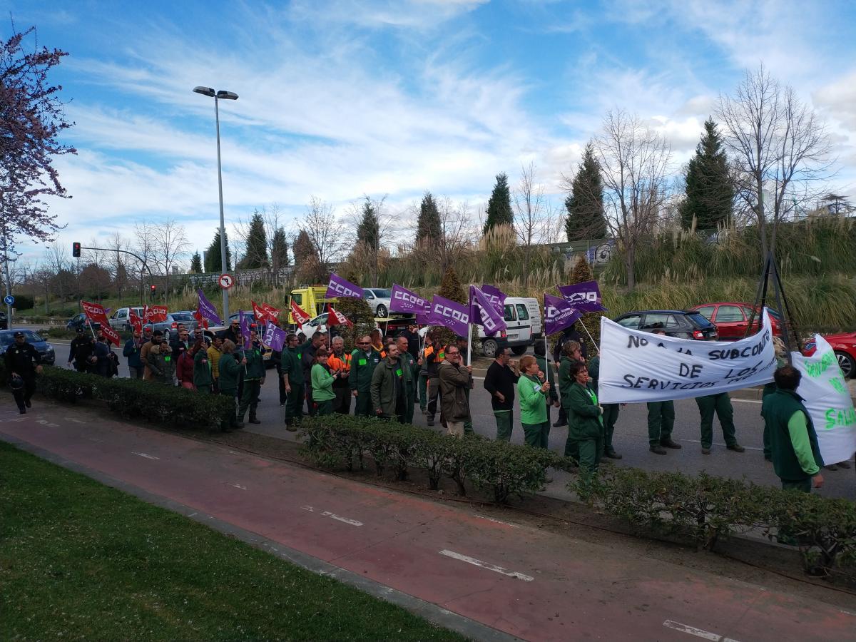 xito total en el inicio de la huelga en la jardinera municipal de Alcal de Henares