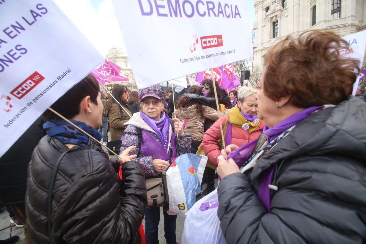 Concentracion Feminismo Sindical en Cibeles Madrid