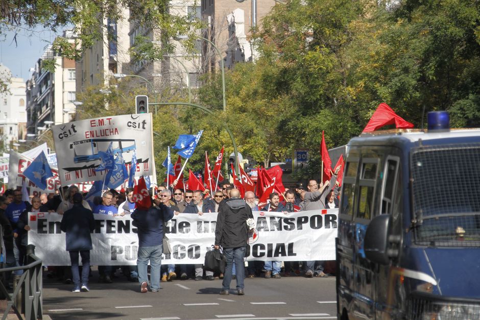 Manifestacin de la plantilla de la EMT por un transporte pblico y de calidad 26/11/2015