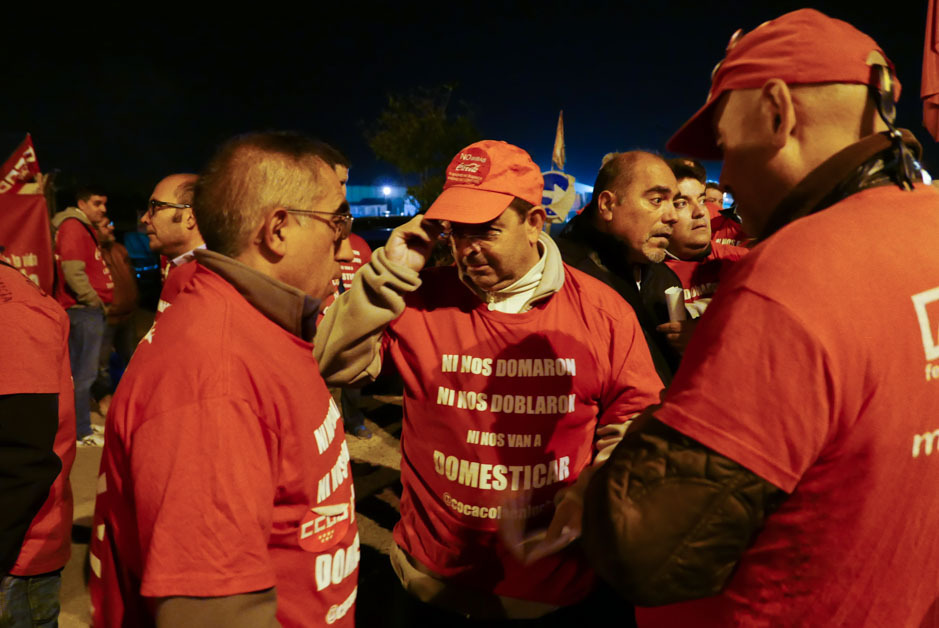 Los trabajadores de Coca Cola entran a trabajar en la fbrica tras ms de un ao de lucha