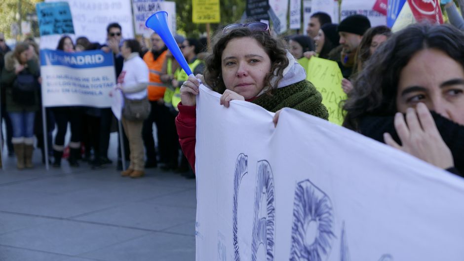 Concentracin de trabajadoras de Linea Madrid en Cibeles