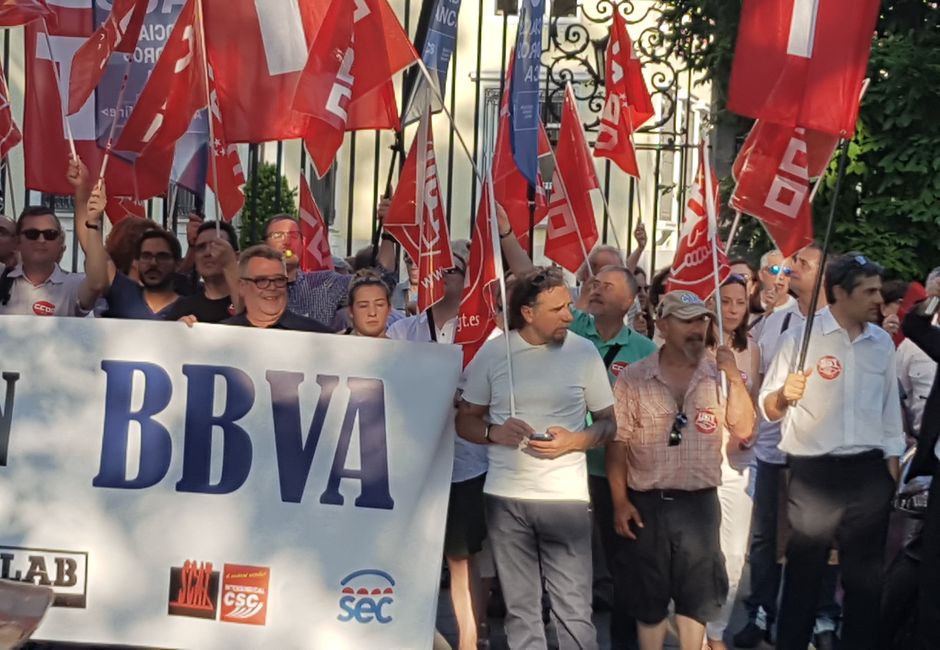 Movilizaciones por la readmisin de 14 despedidos en el BBVA