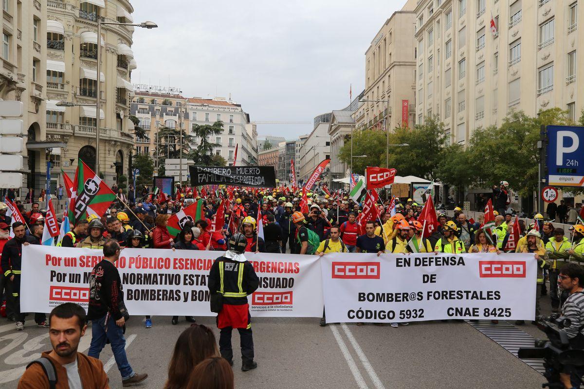 Manifestacin en Madrid por una regulacin estatal consensuada para los bomberos