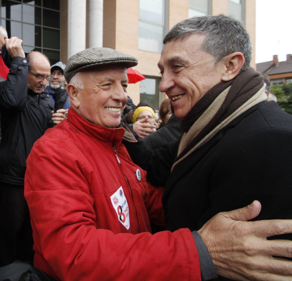 Antonio Garca a la derecha, servicios jurdicos de CCOO Madrid, Jos Alcarz, de los 8 de Airbus