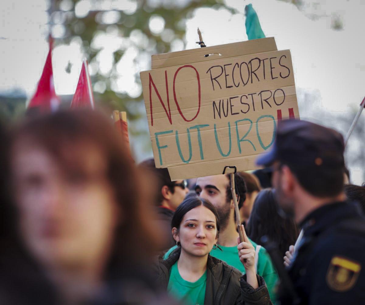 Manifestación por la universidad pública frente a la Asamblea de Madrid