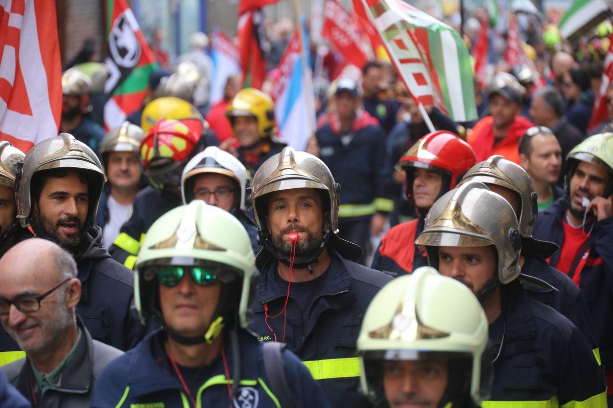 Manifestacin en Madrid por una regulacin estatal consensuada para los bomberos