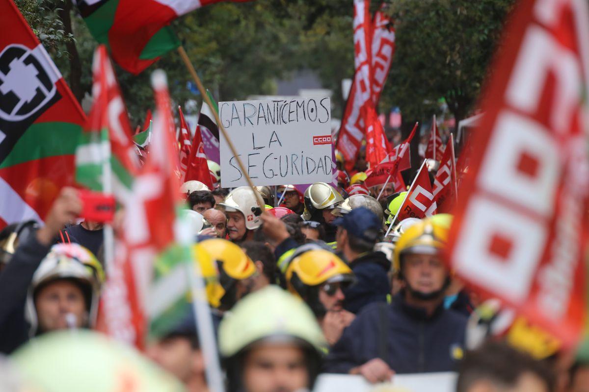 Manifestacin en Madrid por una regulacin estatal consensuada para los bomberos