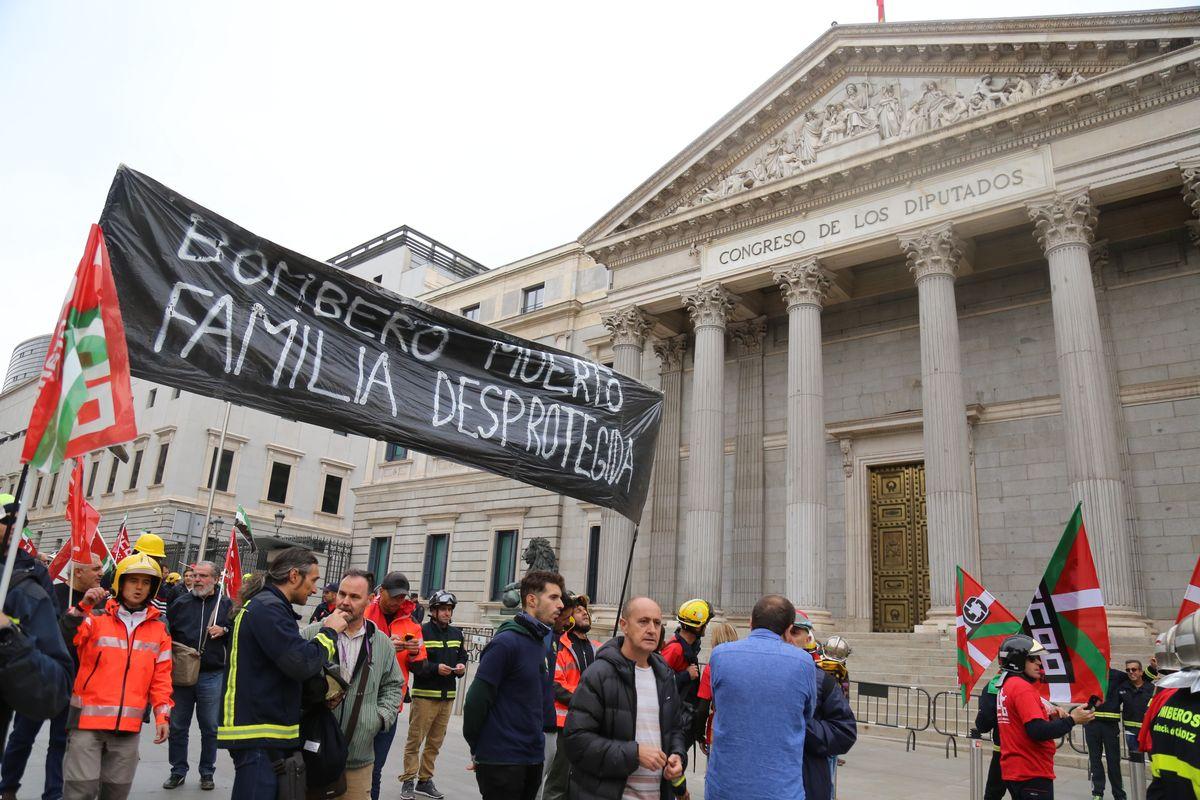 Manifestacin en Madrid por una regulacin estatal consensuada para los bomberos