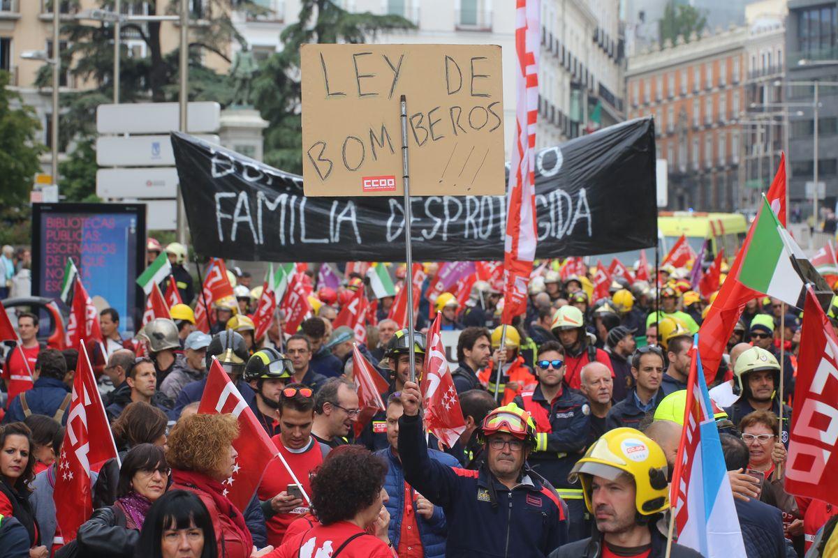 Manifestacin en Madrid por una regulacin estatal consensuada para los bomberos