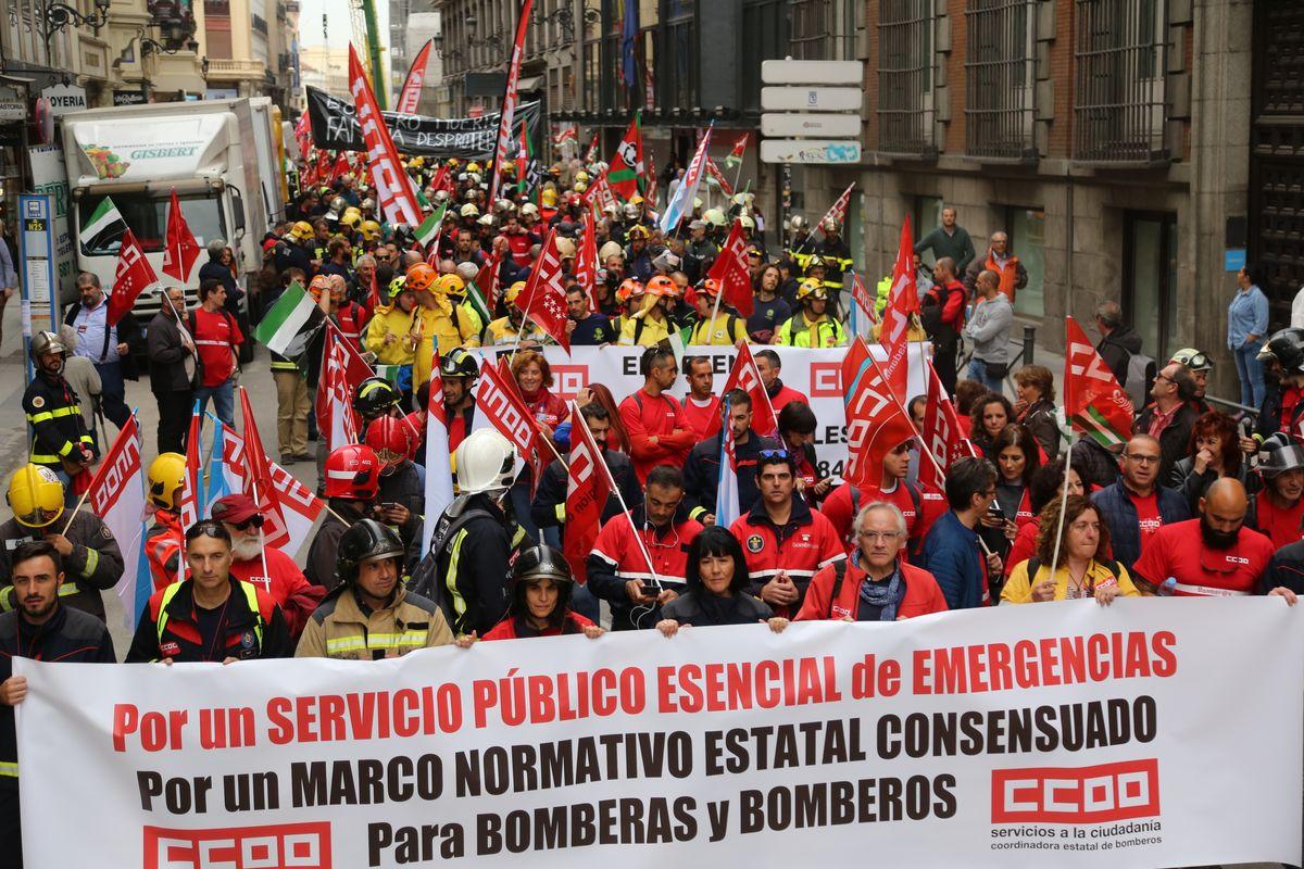 Manifestacin en Madrid por una regulacin estatal consensuada para los bomberos