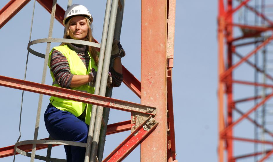 El salario anual de las mujeres debera incrementarse un 30% para equipararse al de los hombres