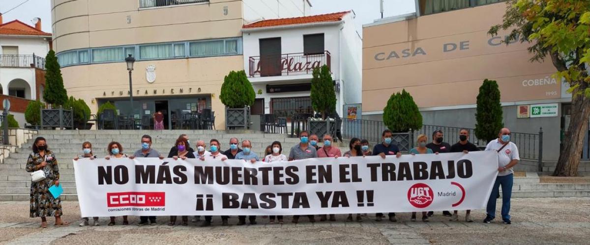 Protesta de CCOO y UGT en Cobea contra los accidentes laborales