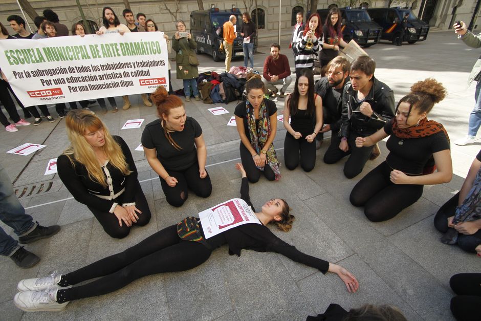 Protesta de alumnos de la Escuela Municipal de Arte Dramtico de Madrid