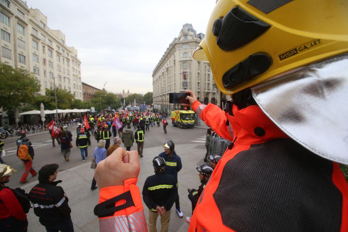 Manifestacin en Madrid por una regulacin estatal consensuada para los bomberos