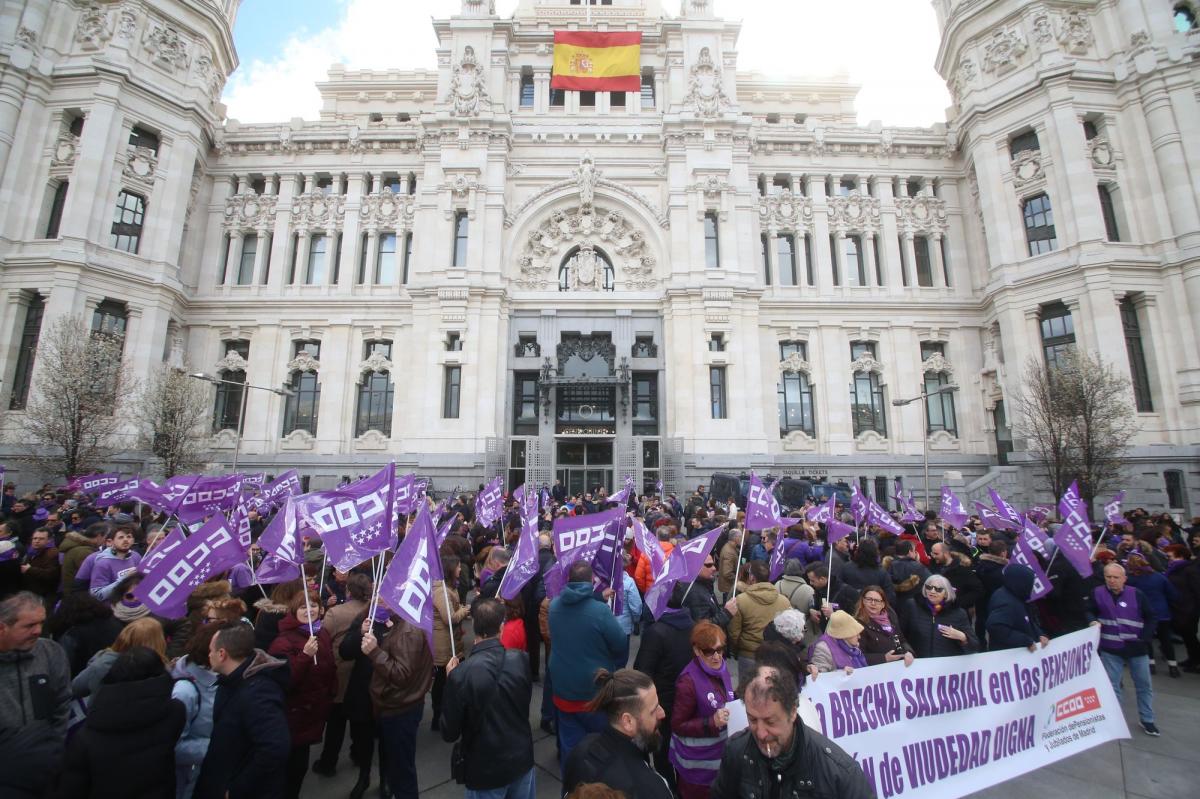 Concentracion Feminismo Sindical en Cibeles Madrid