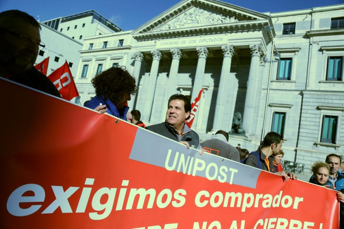 Concentracin de Unipost frente al Congreso de Los Diputados