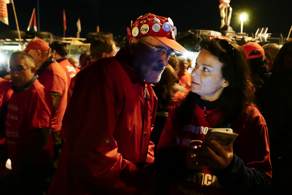 Los trabajadores de Coca Cola entran a trabajar en la fbrica tras ms de un ao de lucha