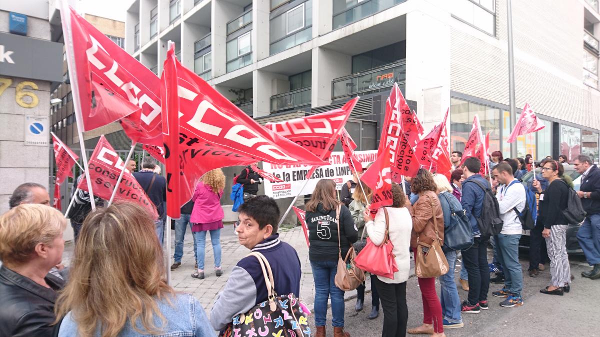 Concentracin ante la sede de ptima