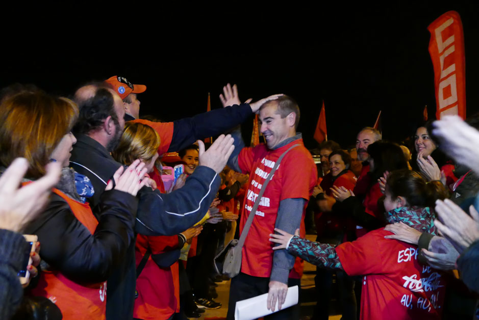 Los trabajadores de Coca Cola entran a trabajar en la fbrica tras ms de un ao de lucha