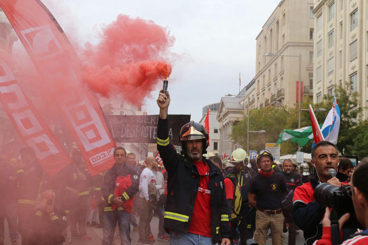 Manifestacin en Madrid por una regulacin estatal consensuada para los bomberos