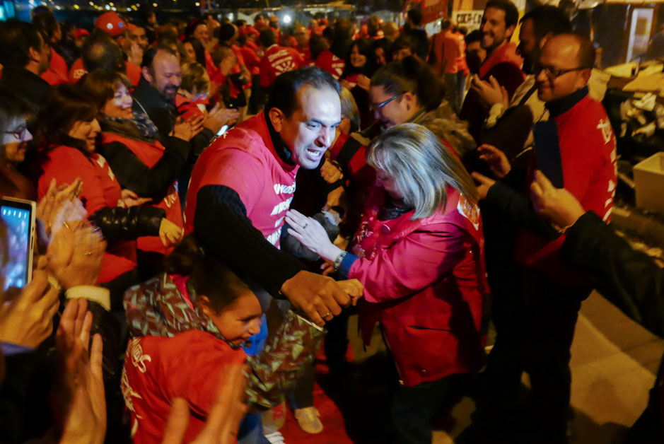 Los trabajadores de Coca Cola entran a trabajar en la fbrica tras ms de un ao de lucha