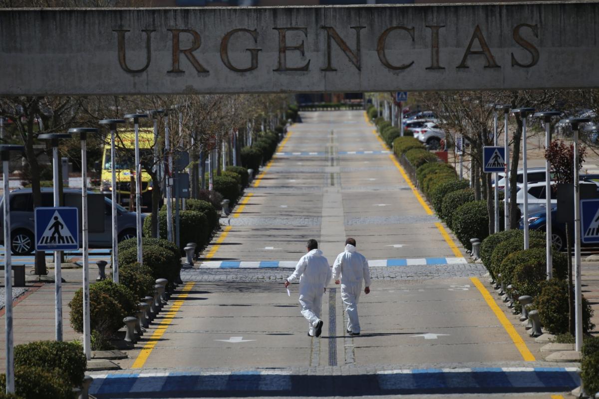 El SERMAS afronta su segundo mes de pandemia con un incremento del 50% de camas UCI / hospitalizacin y las plantillas diezmadas