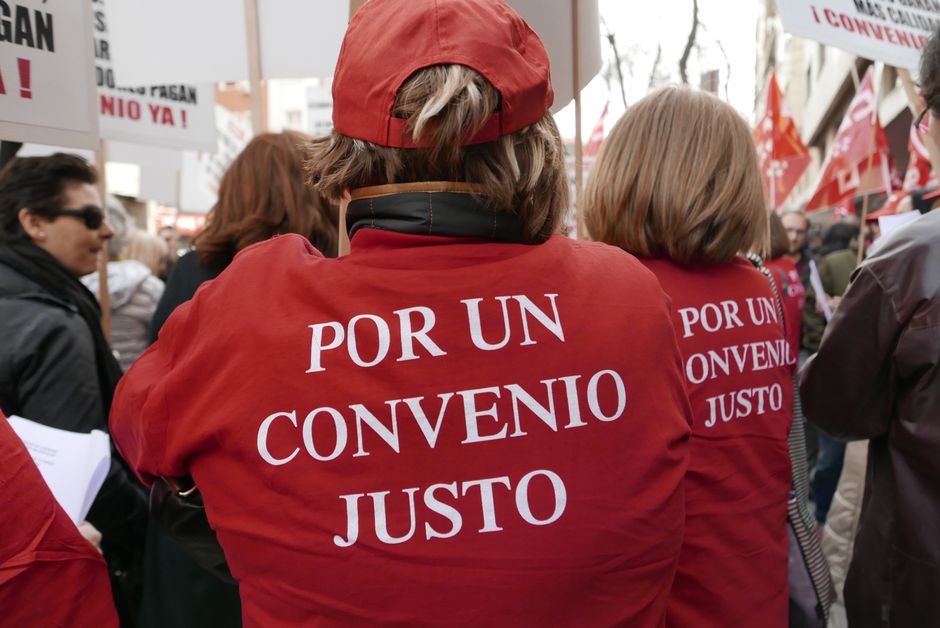 Concentracin ante la sede de la CEOE