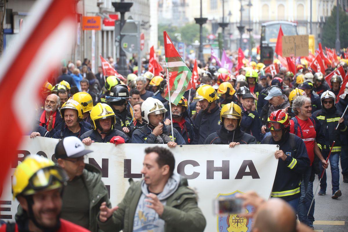 Manifestacin en Madrid por una regulacin estatal consensuada para los bomberos