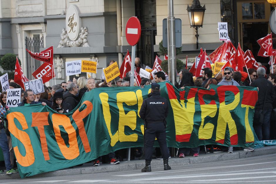 Concentracin contra la LOMCE y las reformas educativas