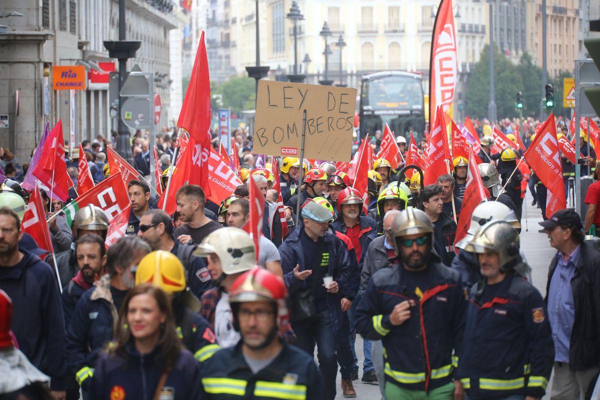 Manifestacin en Madrid por una regulacin estatal consensuada para los bomberos