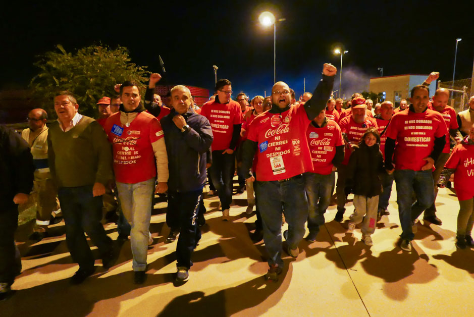 Los trabajadores de Coca Cola entran a trabajar en la fbrica tras ms de un ao de lucha