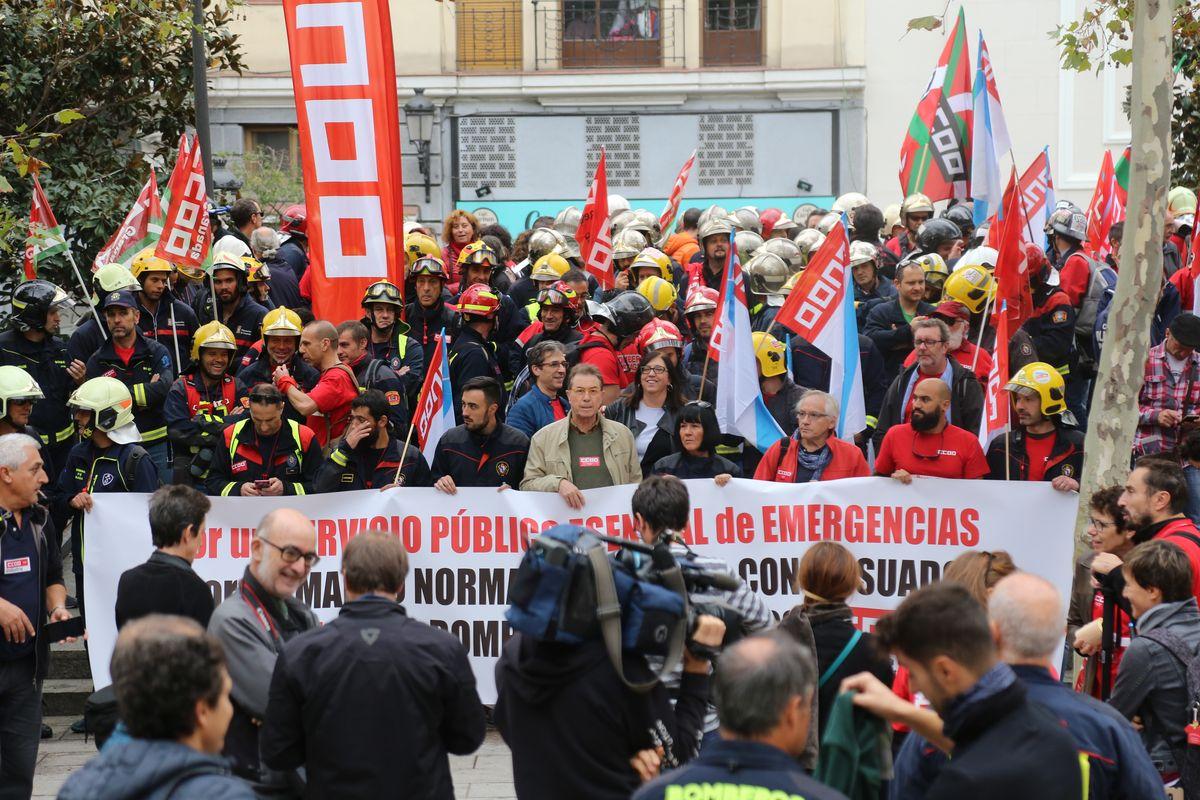 Manifestacin en Madrid por una regulacin estatal consensuada para los bomberos