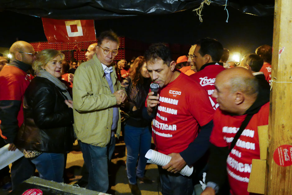 Los trabajadores de Coca Cola entran a trabajar en la fbrica tras ms de un ao de lucha