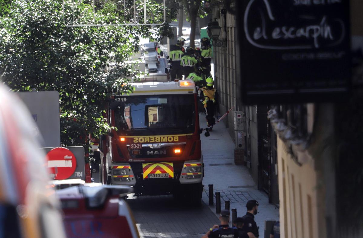Bomberos en un accidente laboral en Madrid
