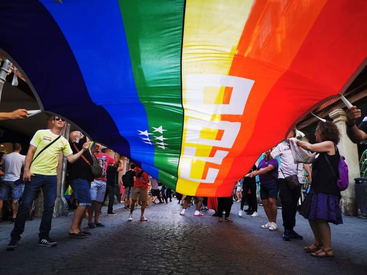 CCOO Henares denuncia la vandalizacin de una pancarta LGTBI en su local de Alcal de Henares